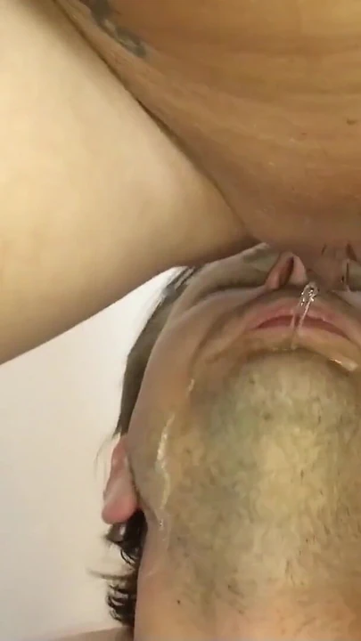 Kötelező megosztandó pillanat a "PIE IN HER MOUTH AND SHOWER - NÉMET TINI SZERETI AZ ARANYESŐT" CÍMŰ FILMBŐL