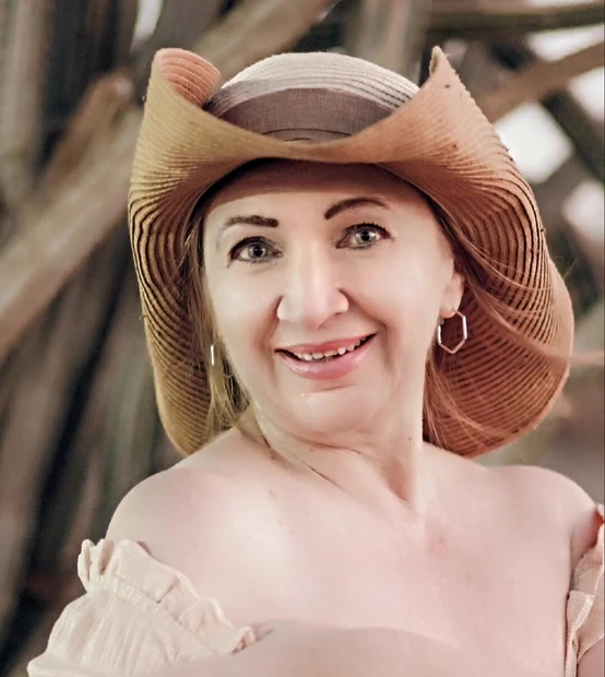 Cougar Granny in Country Style