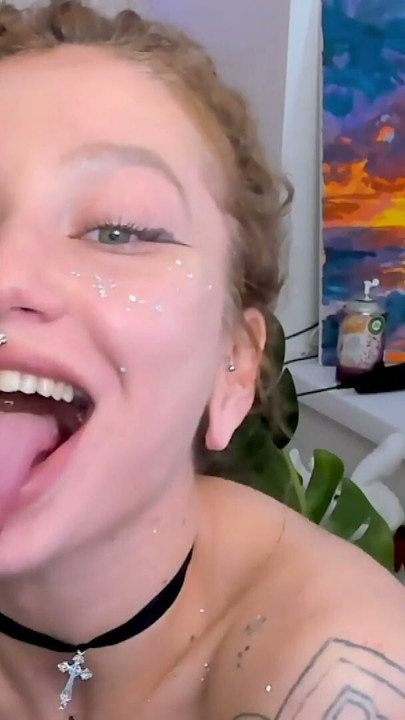 how great this bitch works with her wet, playful tongue | Clip 1