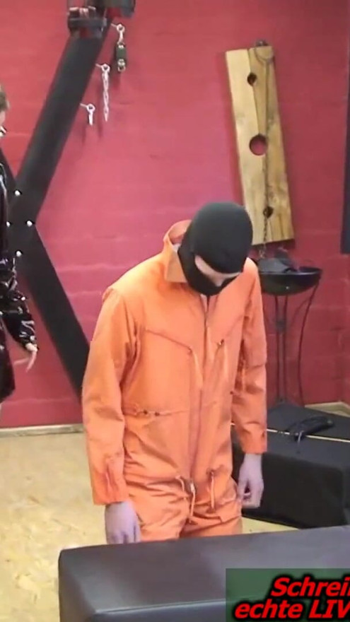 Γερμανικό Bdsm - η αφέντρα Domina τιμωρεί άσχημους τύπους που πονάνε | Κλιπ 2
