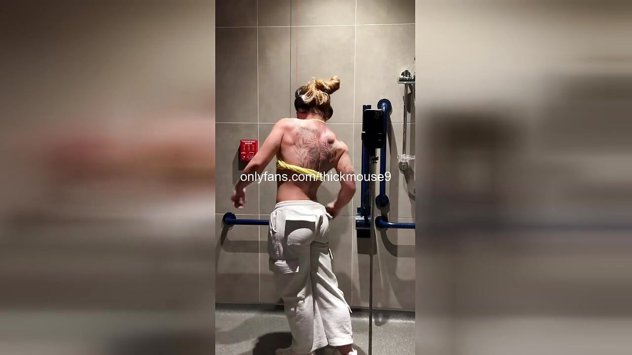 Gym Yoga Slip: 18yo Hairy Pussy Explodes TikTok Live