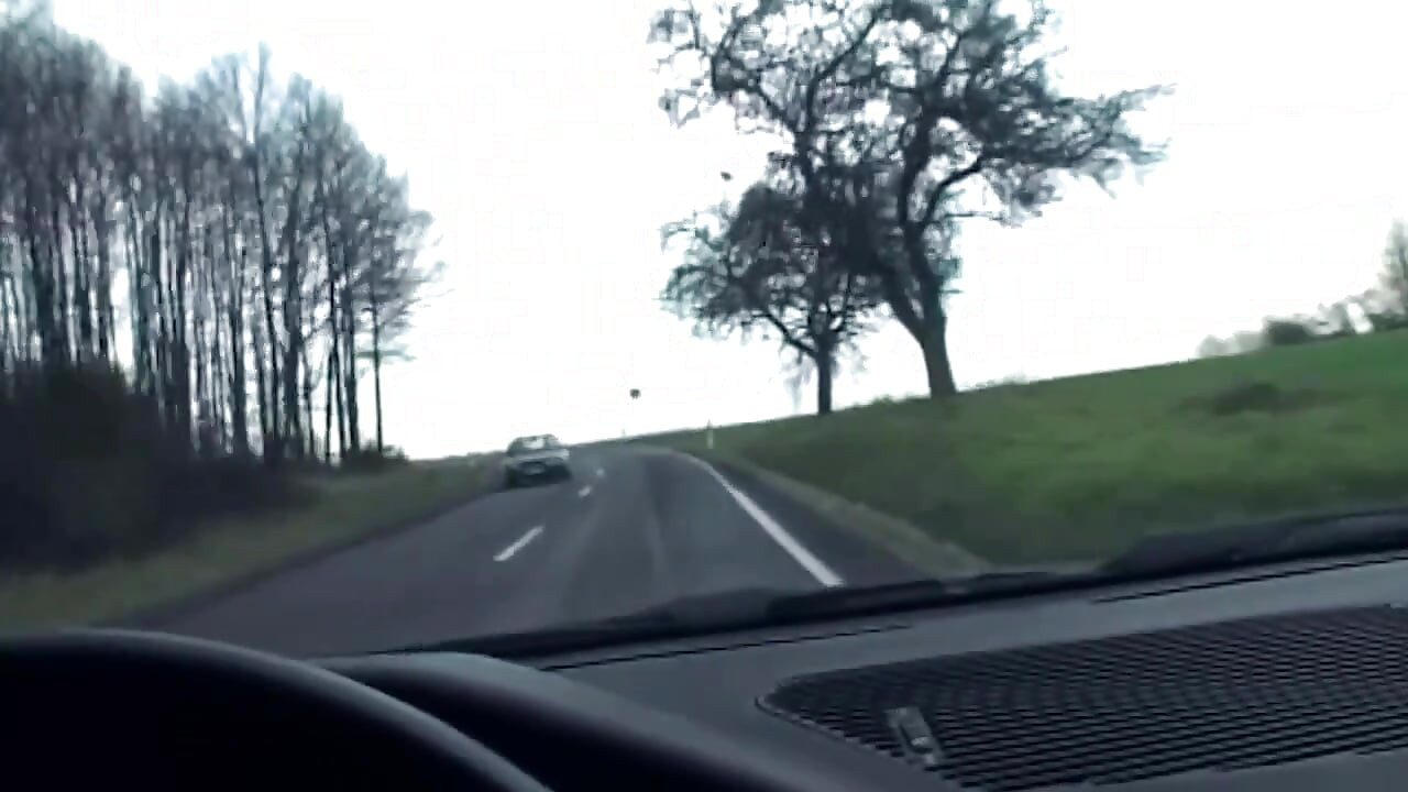 Geschoren hoofd babe spreidt doorboord poesje druipende room