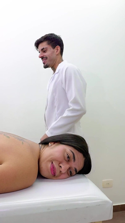 Cliente Atractivo Y La Masajista Traviesa: Lo Que Era Relajarse Se Convirtió En Sexo Salvaje