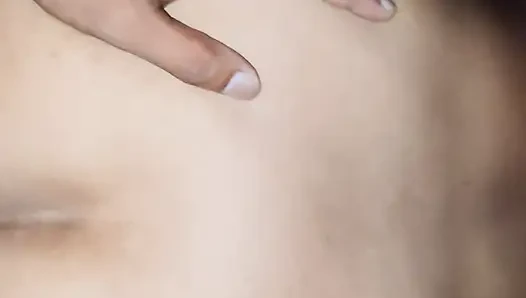 POV-INDISCHE STIEFMUTTER TEILTE BETT UND machte stiefsohn glücklich.