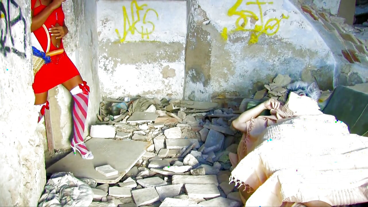 Fata cu glugă roșie are parte de o futai dur