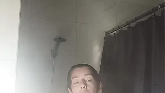 Мокрая красотка