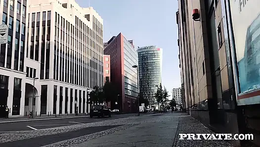 Заскучали на работе? Оцепленнаяционистка Июль Джонсон знает, как ее решить