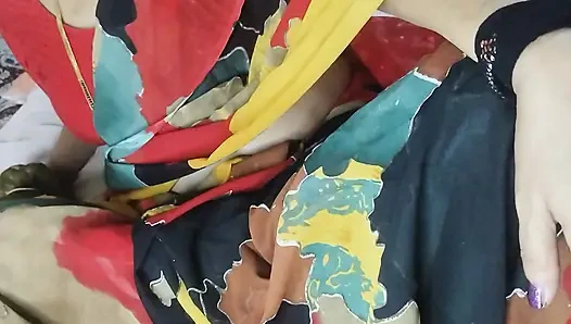 Sexy indian hot lady chut may ungli dal kar chut ka pani nikala