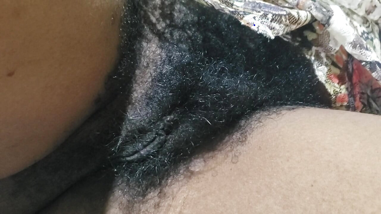 ホットなママのセックス、とてもとてもホットな18歳の膣とミルフ