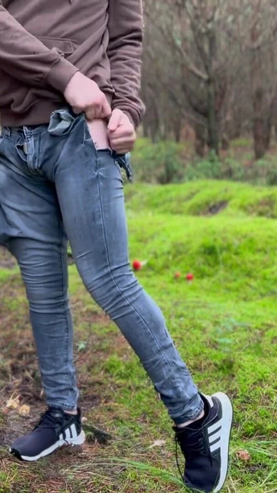 Stunning moment from "I try to free myself from my pants, she strips naked and runs away"