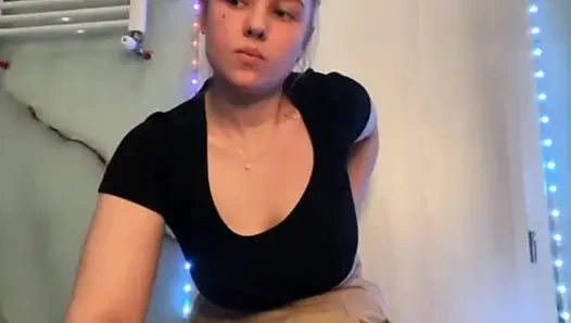 Jucielussie masturbasi di kamar mandi close up