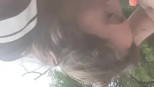 Nyepong kontol di pinggir sungai