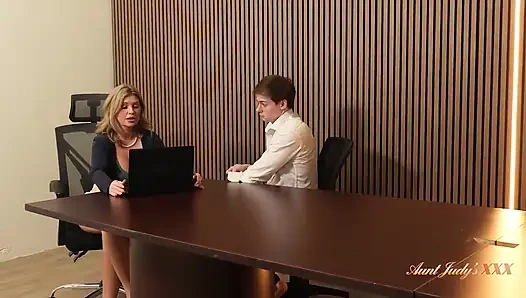 Tantejudysxxx - 42-jährige Vollbusige Chefin MILF Andie Anderson Fickt Einen Angestellten Im Büro