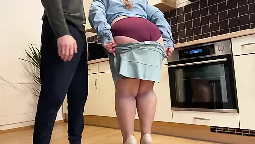 Visiting my stepmom and her gorgeous ass