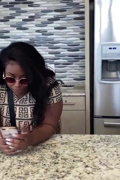 špinavá Diana se ráda předvádí