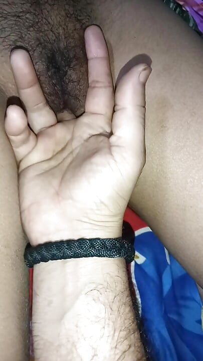 Desi Pooja Bhabhi Apni Chut Massage