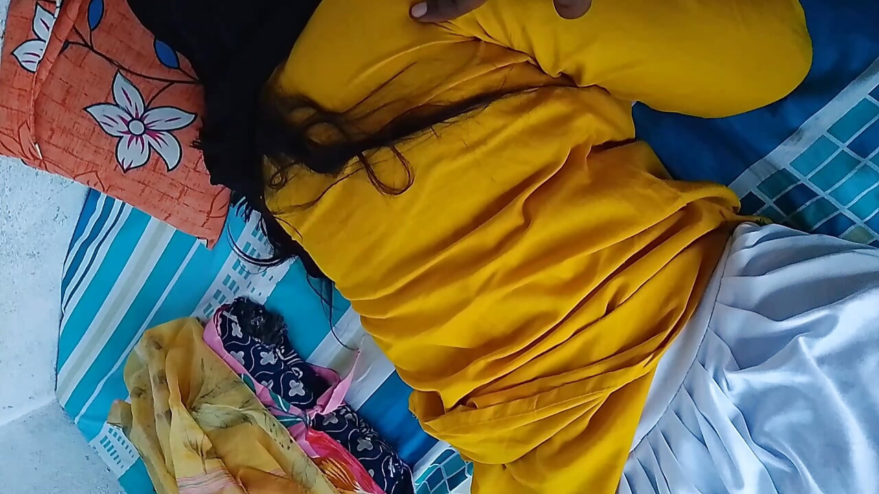 ホットなインドの可愛い女の子が犯される動画 ビハリ ソナム