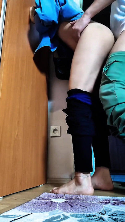 Un gerente se folla a su asistente con velo en el trabajo | Clip 3