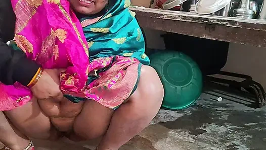 Desi Ibu Tiri India Mengisap Juru Masak