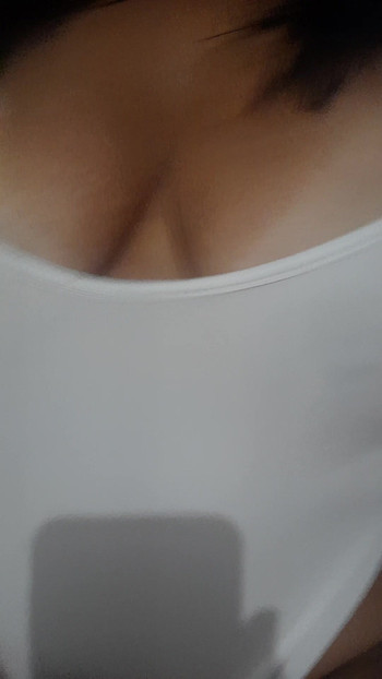 Gebräunte weiße bluse