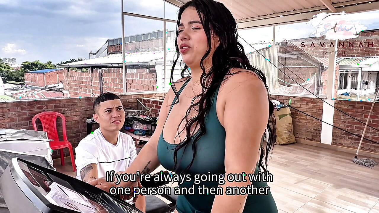 Latina grandota le da su apretado coño a su compañero de entrenamiento en el gimnasio - Savannah Watson