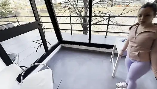 Моя Мокрая Киска Не Смогла Устоять Перед Этим Очень Горячим Задником