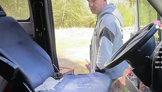 Beklenmedik bir karşılaşmaya dönüşen sessiz kamyon durağı molası