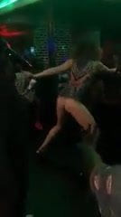 Leanne bailando para dick en el bbc club