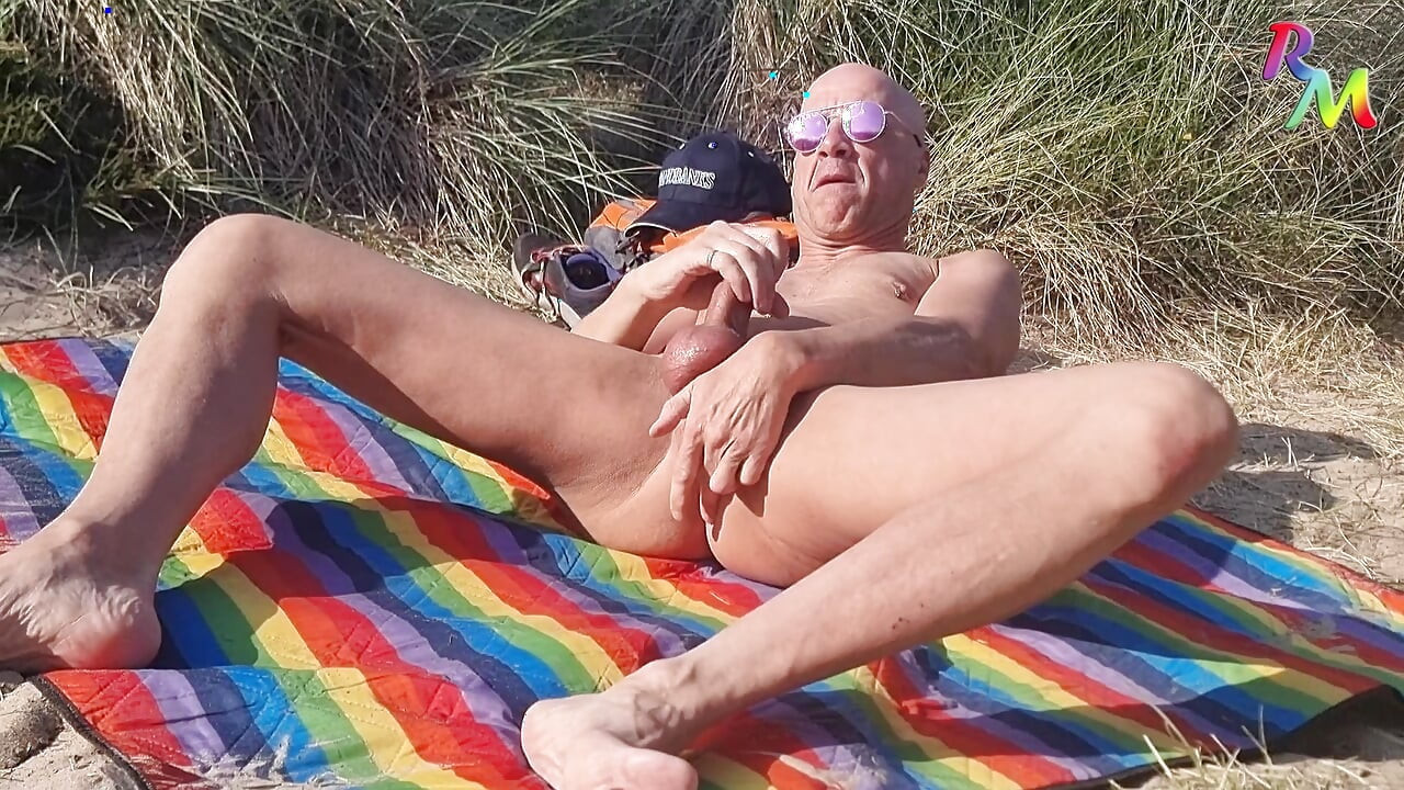 I wish I could go to Studland this weekend and do this again! People could see me cum!