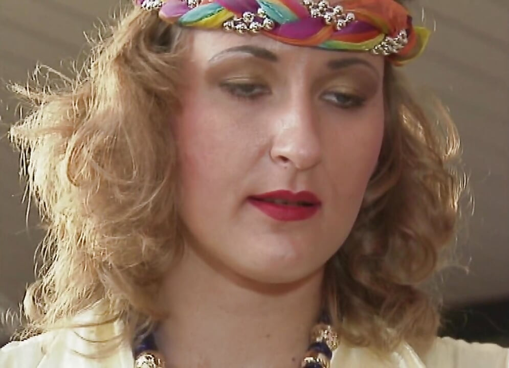 Nemačke kučke velikih grudi dele kurac u vreloj analnoj trojci