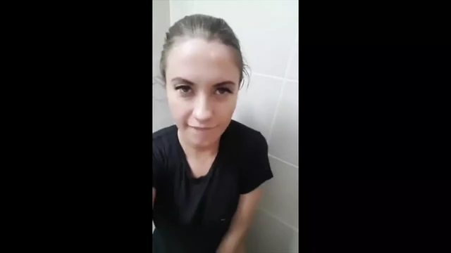 Hot girl pissing and farting
