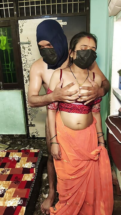 Sexo romântico com lindas indianas da escola (18+) – primeira vez, amor de namorada, bela virgem russa a levar forte de quatro.