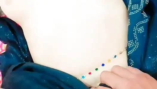 Desi indische bhabhi betrügt mit freund um seinen großen schwanz, aber ihr ehemann erwischte ihn mit ihrem freund