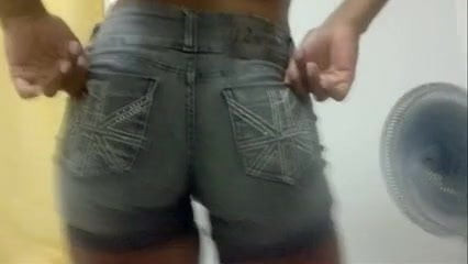 ESPOSA RICA EN SHORTS