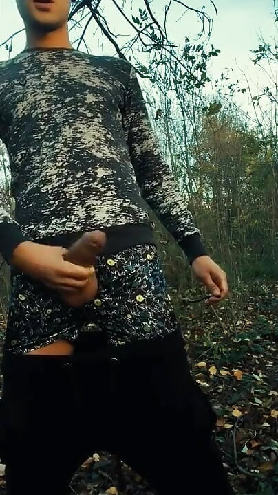 Låter enorm kuk utomhus