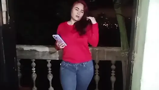 Komşumu baştan çıkarıyorum ve beni sikmesine izin veriyorum