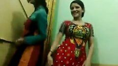 춤을 즐기는 파키스탄의 핫한 아줌마