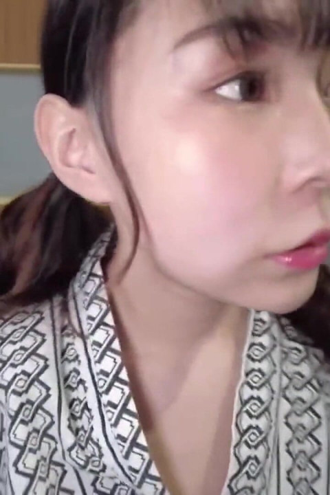 ストリートソーク - この巨大なバストの美女が堂々と現れるのに耐えられる?第3章