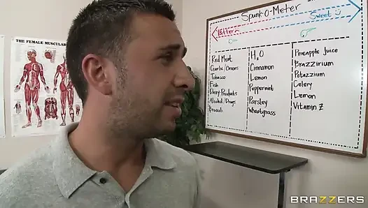 Doctors adventures - keiran pengen dicrot sperma hangatnya, jadi teman wanitanya akhirnya telan sperma hangatnya