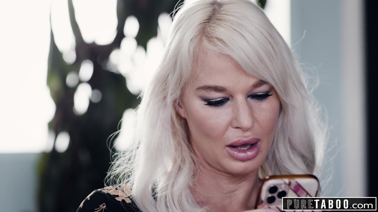 ナターシャ・ナイスは変態カップルにタグ付けさせる