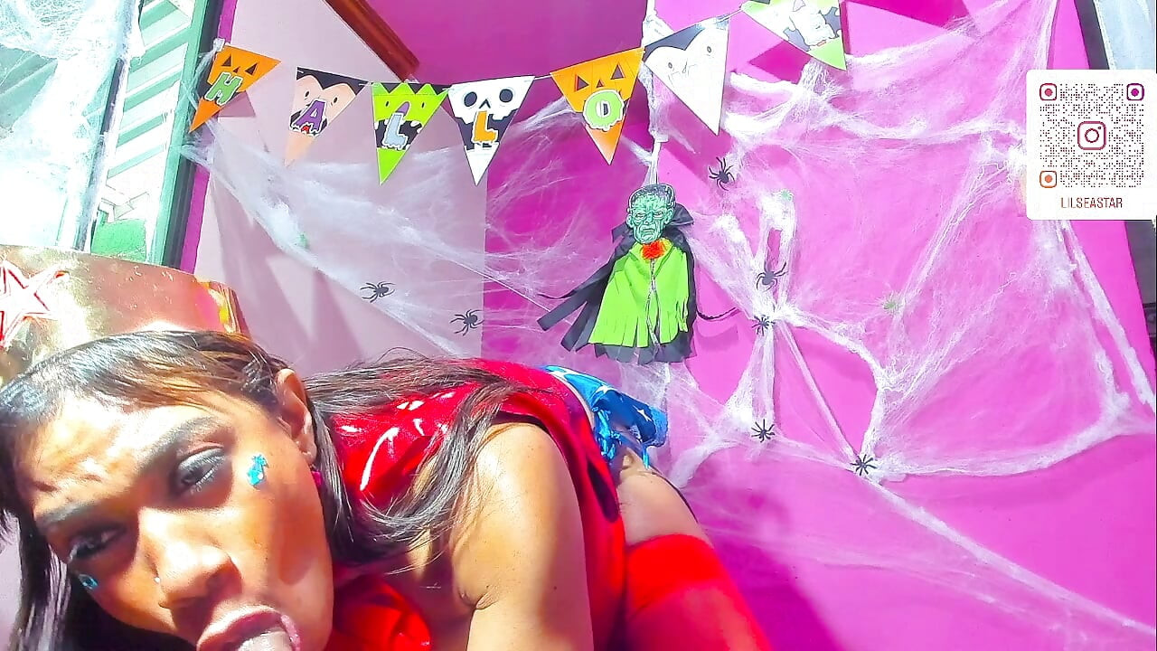 快乐的万圣节奇迹女郎最爱你的鸡巴, 非常异国情调地深深插入我的阴户, 直到潮吹美丽的爸爸 第3部分