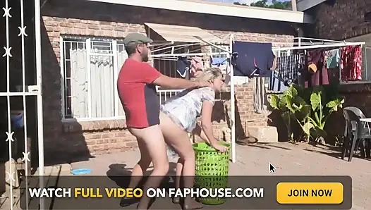 Ngentot di luar ruangan sambil melepas pakaian