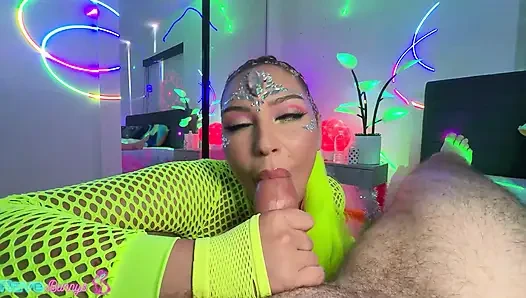 Vivian Taylor Brian Omally'nin büyük yarak taşaklarını misyoner pozisyonunda alıyor!