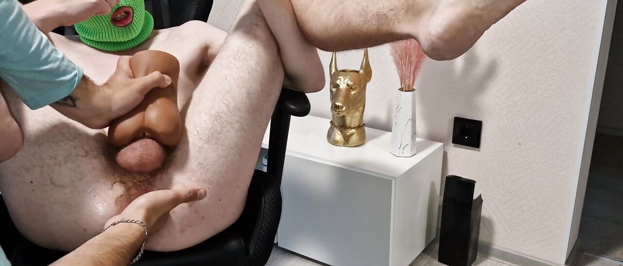 Studentova šaka svršava iz ruke i pičke