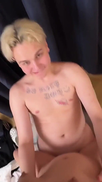 PINHOLE XXX. Anh ấy làm cho tôi xuất tinh rất nhiều lần trong phòng thử đồ này | Đoạn video ngắn 2