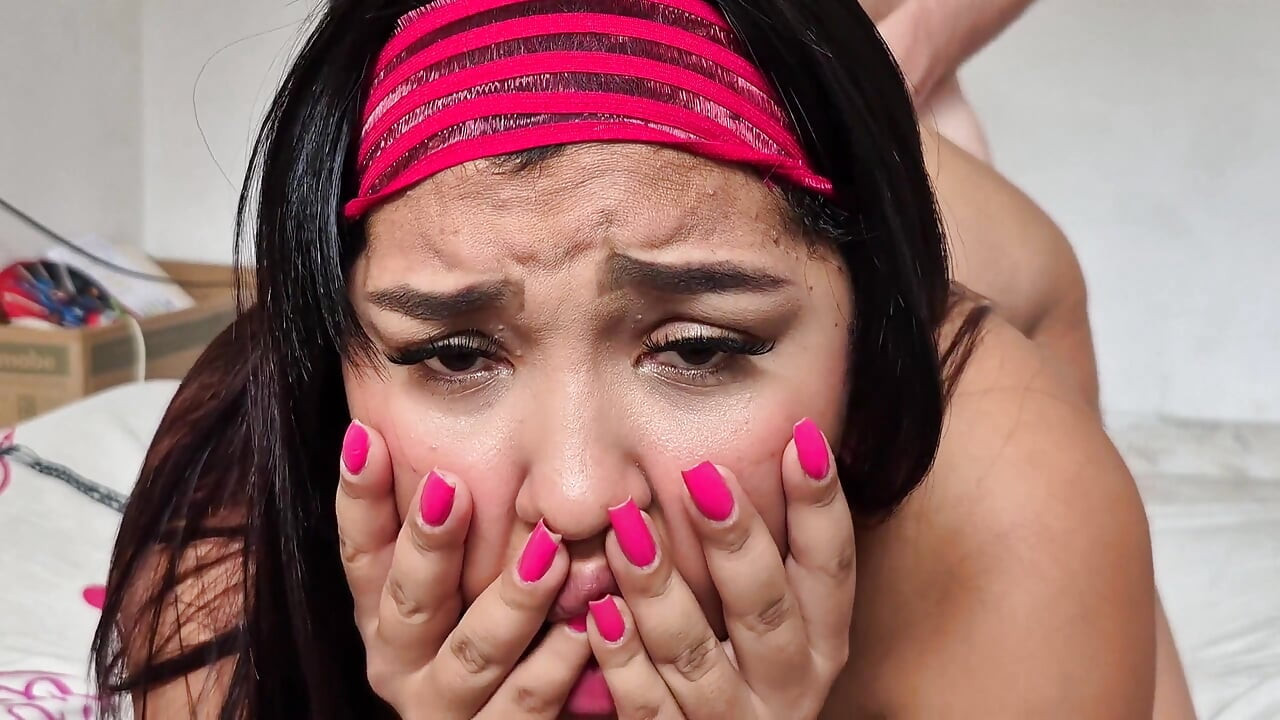 Jebanje s brinetom, susjedom, 'strancem', stavio sam joj sav kurac u usta