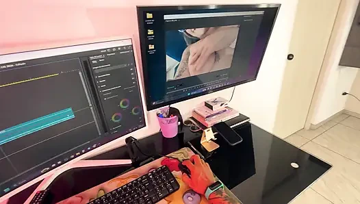 Çalışırken kocamın dikkatini dağıtıyor: ofiste sürpriz sakso ve dölleme