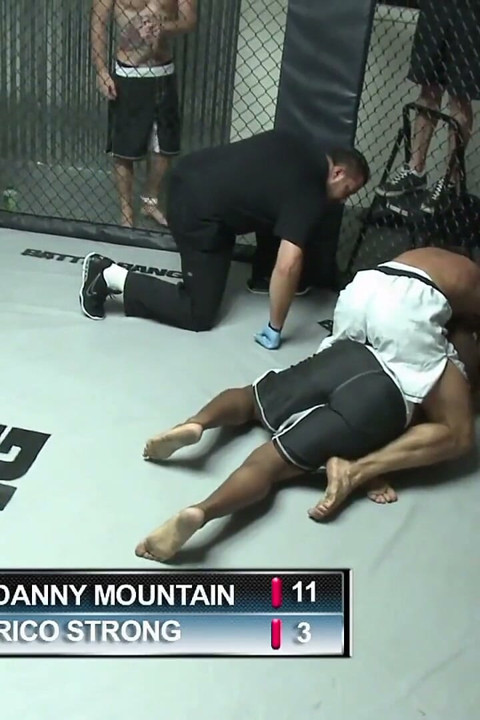 Cô nàng da màu vú to Stacey Adams bị Danny Mountain trừng phạt