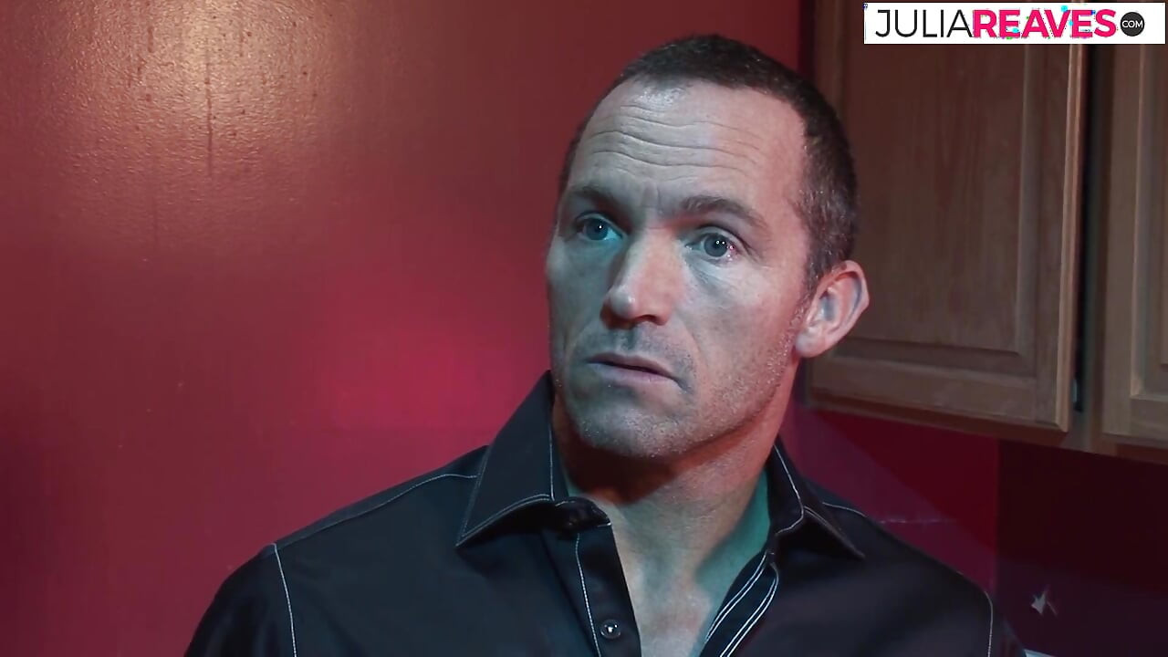 Nô lệ trong phòng tắm, bị trói và cô ấy phải cưỡi