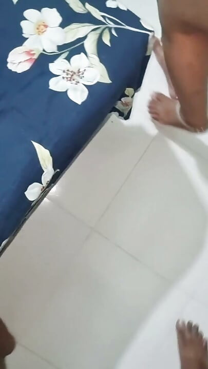 Desi bhabi i debor potpuni seks video sa glasom kod kuće